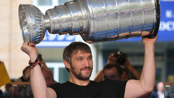 Как серебряная чаша для пунша стала главным хоккейным трофеем