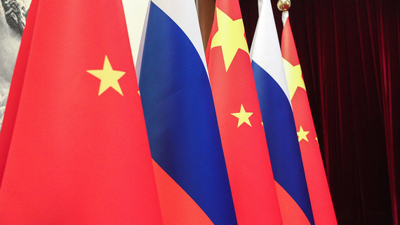 Песков: РФ и Китай ищут варианты решения проблем с расчетами