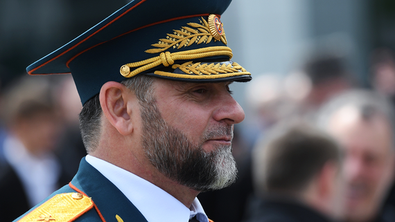 Песков не стал комментировать возможное задержание главы МЧС Чечни
