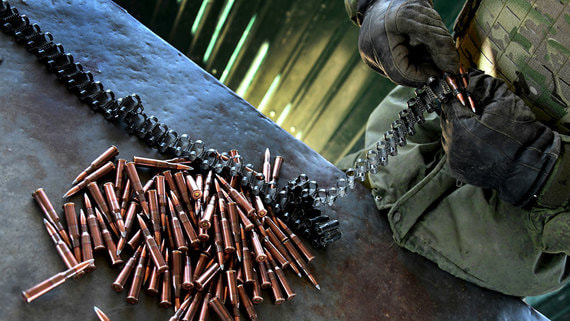 В Думу внесли проект об упрощении отправки конфискованного оружия на передовую