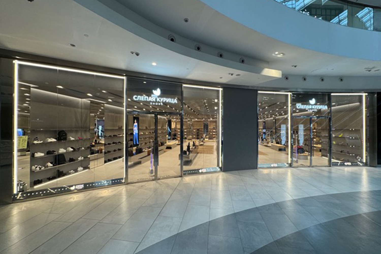 Пространство нового обувного бутика «Слепая Курица shoes» в ТЦ «Метрополис»