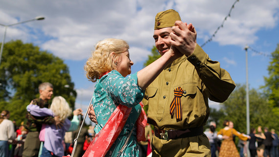 Концерты, бал Победы и морской бой: что готовят московские парки к 9 Мая
