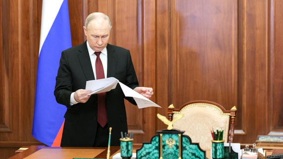 Путин поручил повысить МРОТ до 35 000 рублей к 2030 году