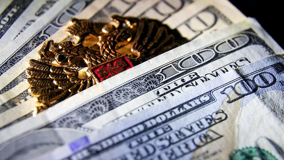Bloomberg: состоятельные россияне начали возвращать активы на родину