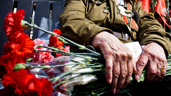В Киеве составили протокол на пенсионерку за ношение советской военной формы