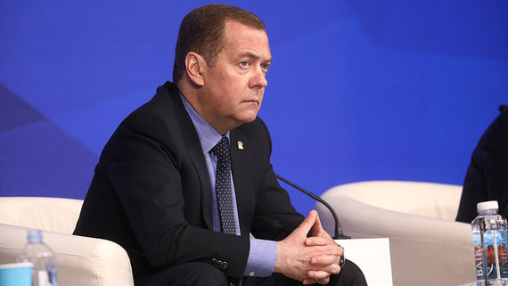 Медведев: политикам с разумной позицией по РФ нужно заняться своей безопасностью