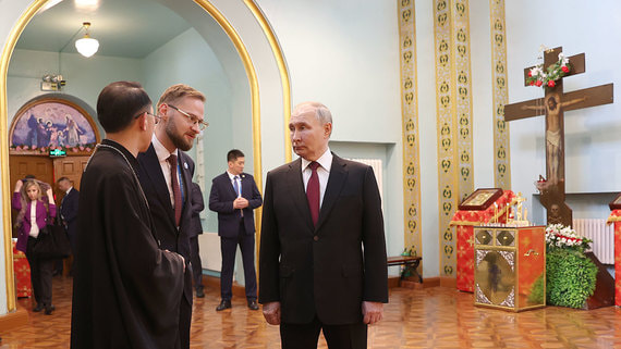 Путин передал икону православному храму в Харбине