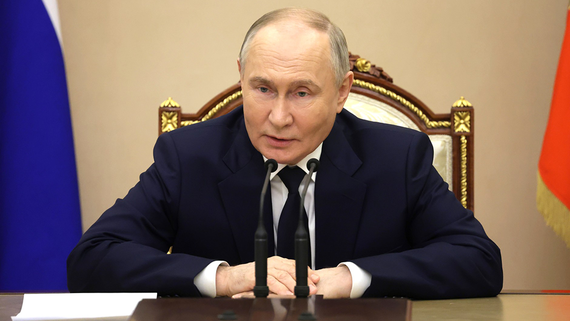 Путин: в России укреплению семейных ценностей уделяется приоритетное внимание