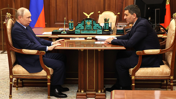 Путин провел встречу с гендиректором «Россетей» Рюминым