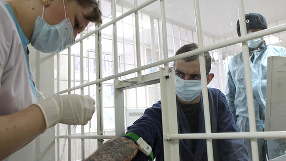 Фадеев призвал повысить зарплаты врачам в СИЗО и колониях
