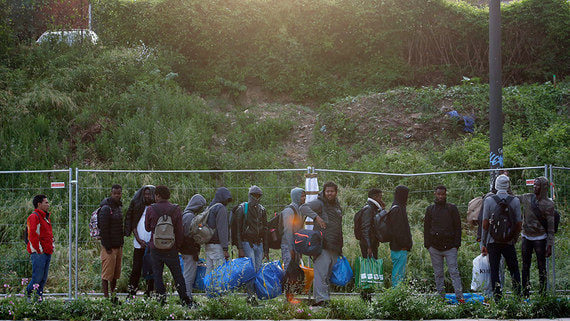 Более 800 нелегальных мигрантов прибыли в Великобританию за день