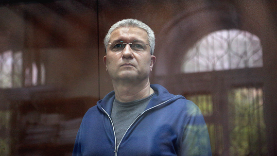 Суд продлил арест Тимуру Иванову и его возможному сообщнику