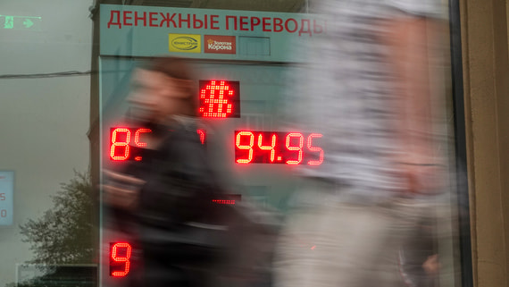 Банк России повысил курсы доллара и евро на 21 июня