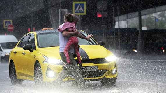 Москву накрыл сильнейший ливень и ураган