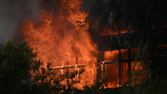 Площадь пожара во Фрязине увеличилась до 5000 кв. м