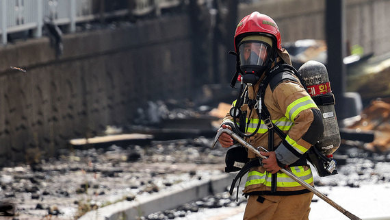 При пожаре на аккумуляторном заводе в Южной Корее погибли 22 человека