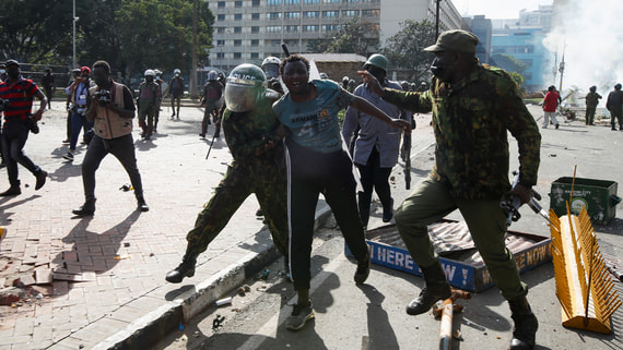 Reuters: в Кении в ходе штурма парламента погибли пятеро протестующих