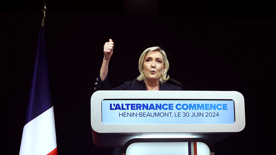 Крайне правые лидируют в первом туре досрочных выборов во Франции