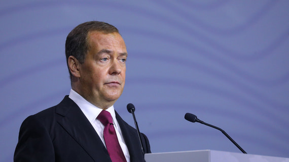 Медведев: за полгода контракты с Минобороны РФ заключили 190 000 человек