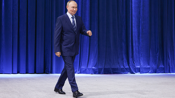 Президент России поручил индексировать выплаты по уходу за детьми с ОВЗ