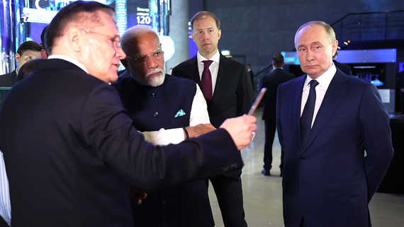 Путин и Моди осмотрели павильон «Атом» на ВДНХ