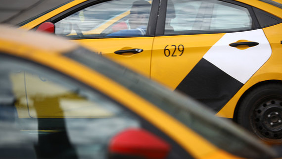 Восемь из 10 россиян не готовы работать таксистами