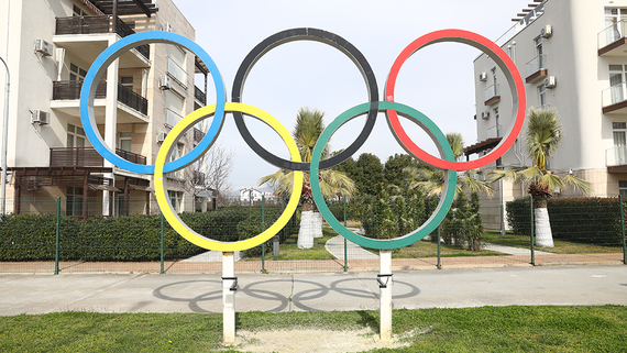 Песков: каждый спортсмен самостоятельно решает, ехать ли ему на Олимпиаду