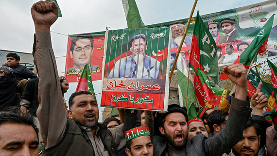 В Пакистане хотят запретить партию экс-премьера Имрана Хана