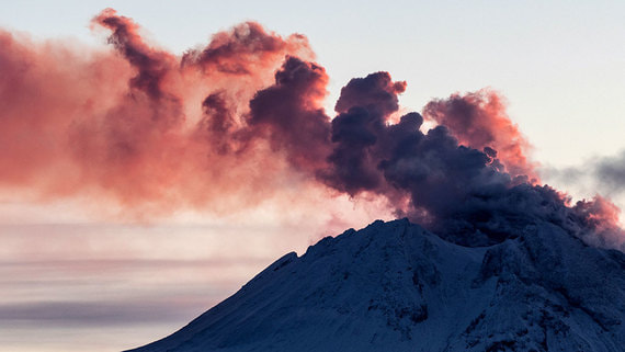 Зарубежные авиаперевозчики изменили маршруты из-за извержения вулкана на Камчатке