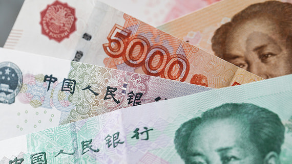 Операции с юанем дорожают в России из-за санкций