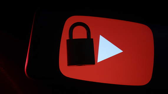 Захарова: МИД видит основания для принятия мер в отношении YouTube