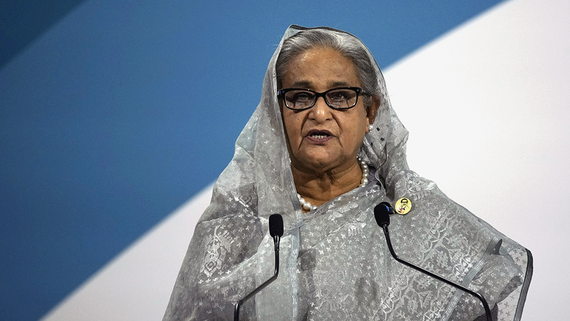 Премьер-министр Бангладеш ушла в отставку и покинула резиденцию