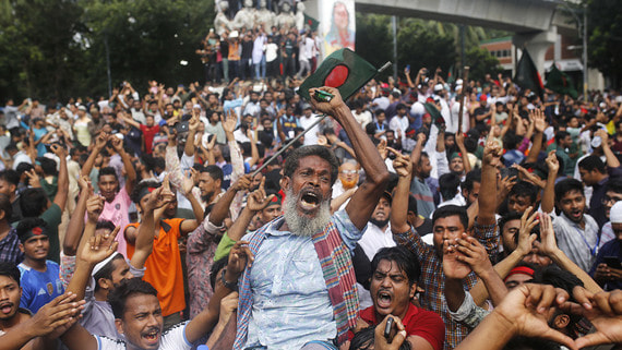 Многолетний премьер Бангладеш ушла в отставку из-за массовых протестов