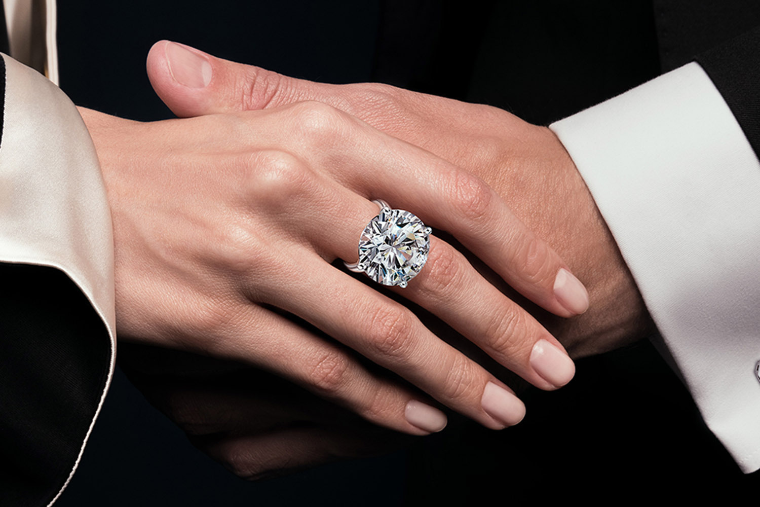 Любой приобретенный на показе бриллиант может быть оформлен в уникальное ювелирное украшение