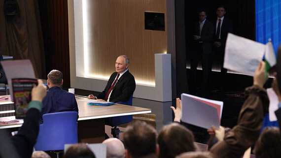 Путин призвал ускорить принятие решений по выплатам семьям пропавших военных