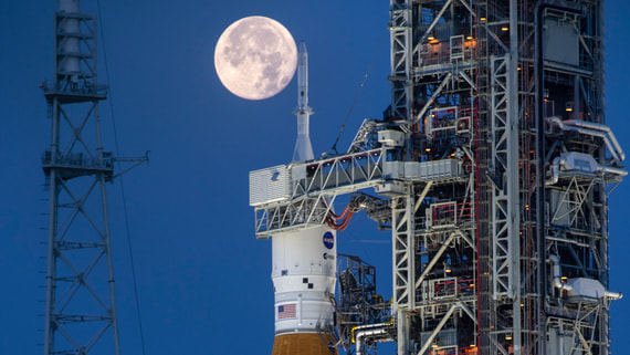Почему сроки лунной миссии НАСА сдвинули на год