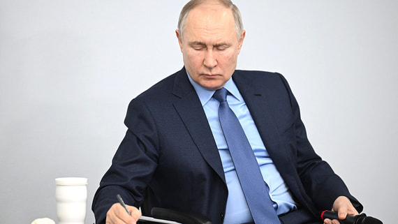 Путин сообщил о продлении программы «Земский учитель» до 2030 года