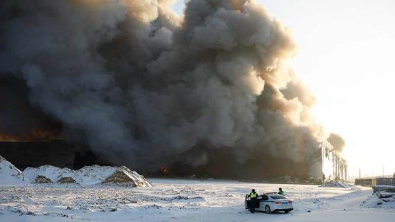 Пожар на складе Wildberries в Петербурге локализовали спустя три часа