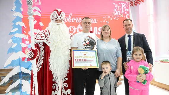 Юбилейной гостье выставки «Россия» подарили поездку в резиденцию Деда Мороза