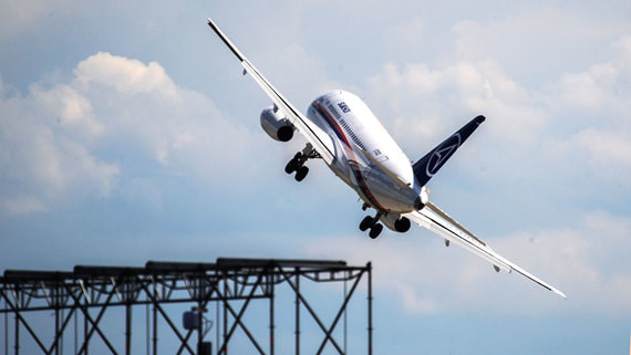 Авиакомпании жалуются на сниженный ресурс свечей для импортных моторов Superjet