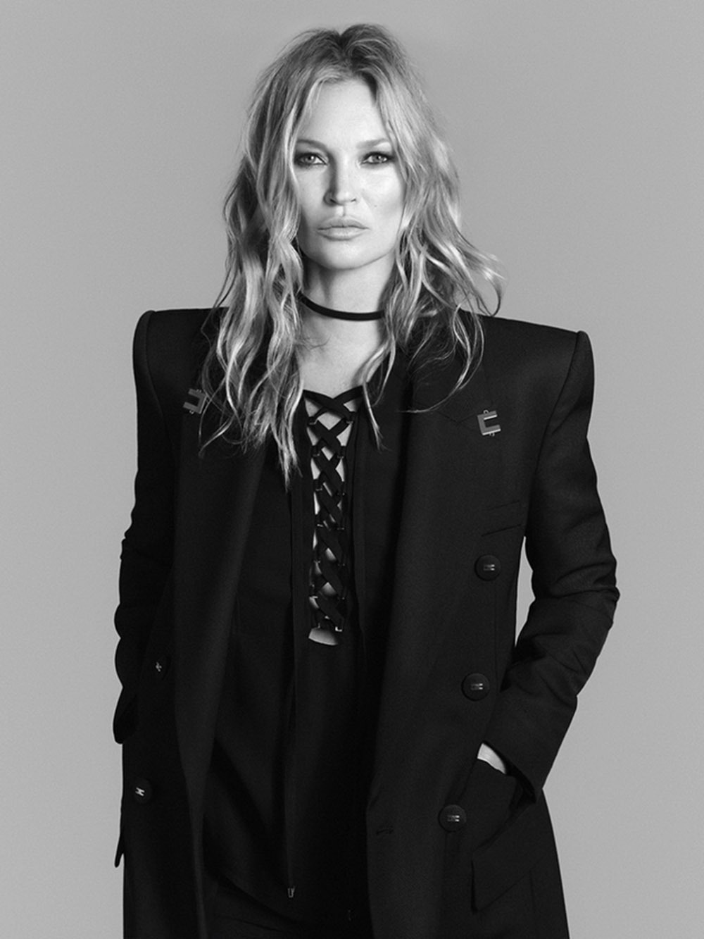 Кейт Мосс в образе из весенне-летней коллекции «Парадокс женщины»