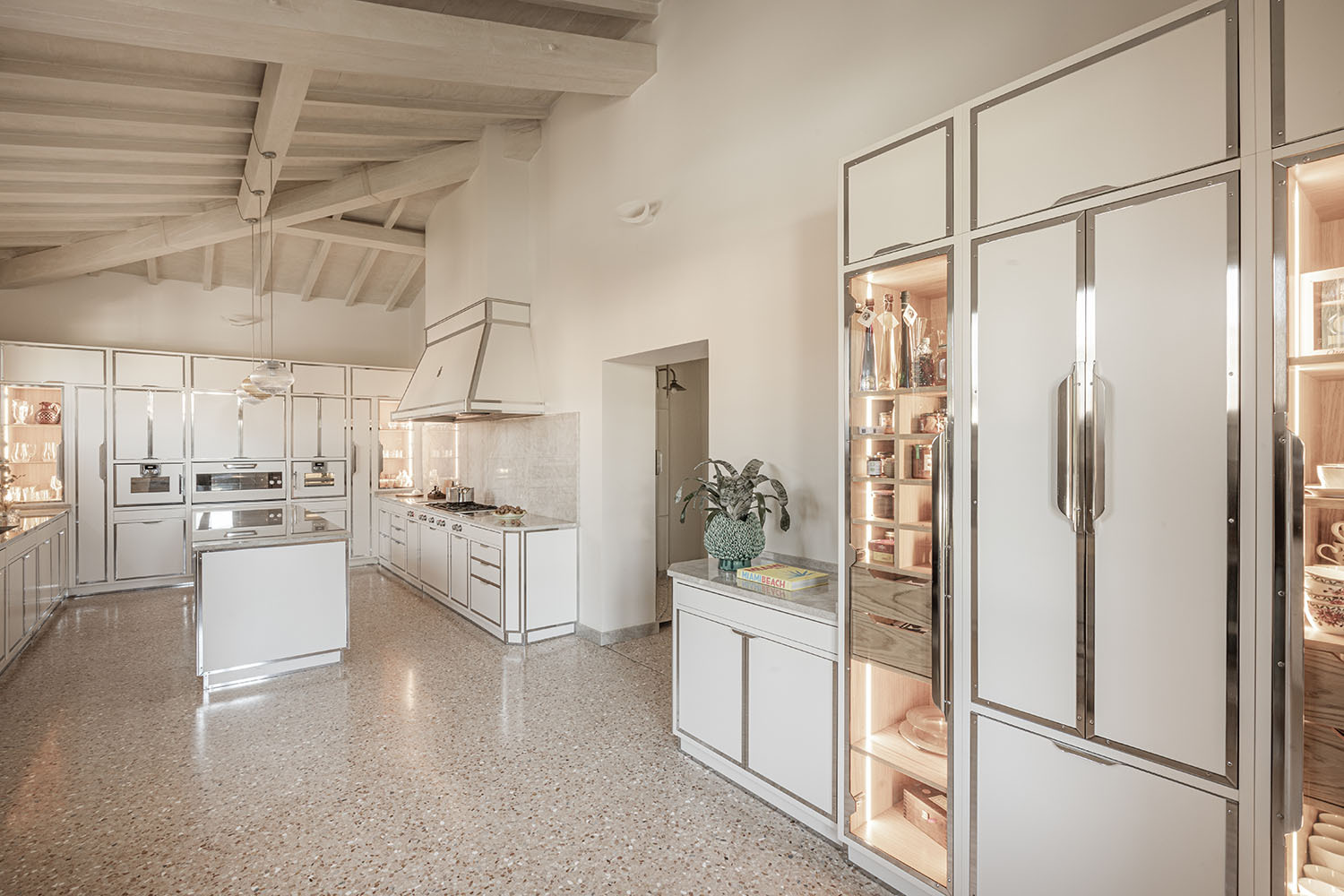 Кухня в оттенке Natural Silk, коллекция Contemporanea