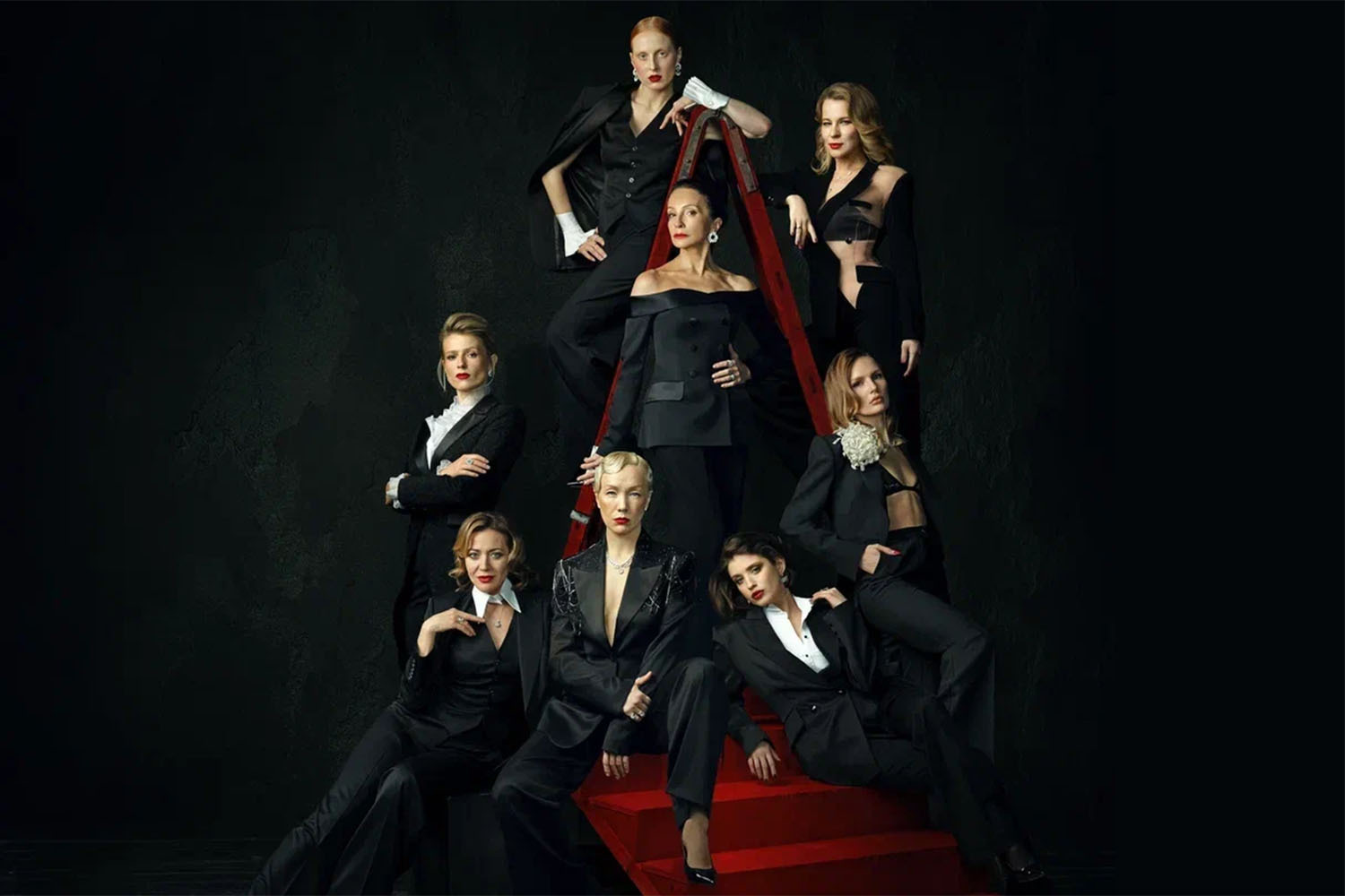 Участницы спектакля «8 разгневанных женщин»: Алла Сигалова, Дарья Мороз, Александра Ребенок, Софья Шидловская, Мария Фомина, Юлия Чебакова, Аня Чиповская и Софья Эрнст