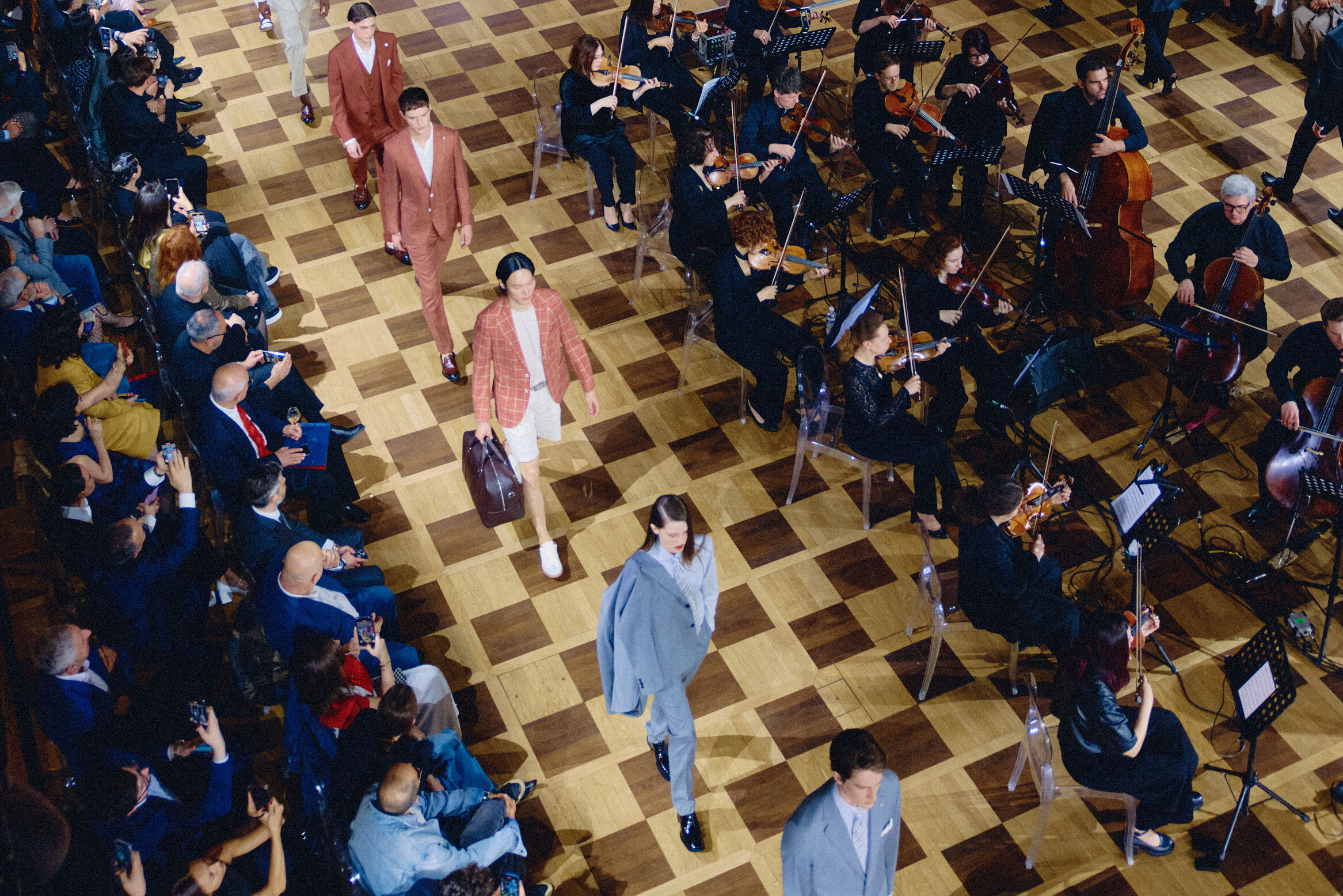 Модели на показе весенне-летней коллекции Henderson в Доме Пашкова