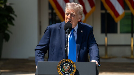Bloomberg: Трамп встретится с временным президентом Сирии в Саудовской Аравии