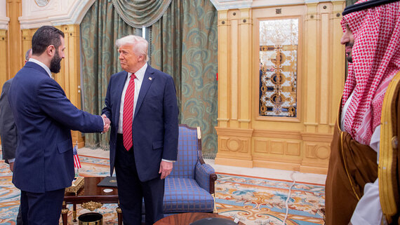 Дональд Трамп пообещал временному президенту Сирии снять санкции