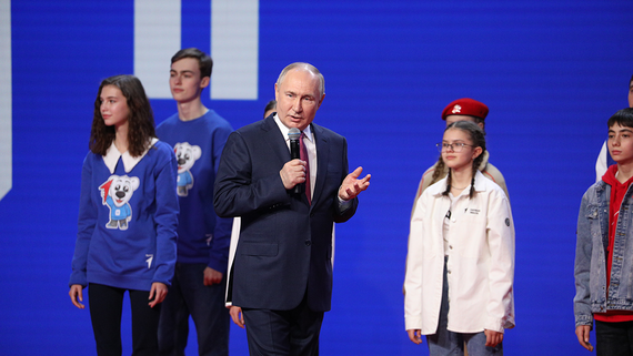 Путин распорядился создать рабочую группу по вопросам воспитания детей