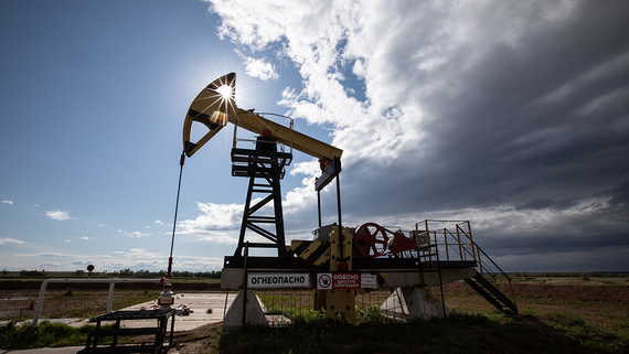 Reuters: ЕС предложит «потолок» на российскую нефть на уровне  за баррель