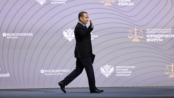 Дмитрий Медведев предрек конфликт в случае введения миротворцев на Украину