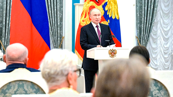 Владимир Путин вручил высшие государственные награды в Кремле